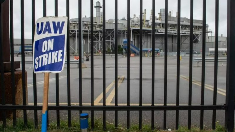 UAW strike: Car workers escalate action, clouding US economy