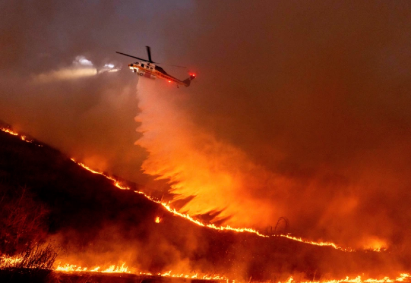 Los Angeles evacuees told to stay away from home at least another week