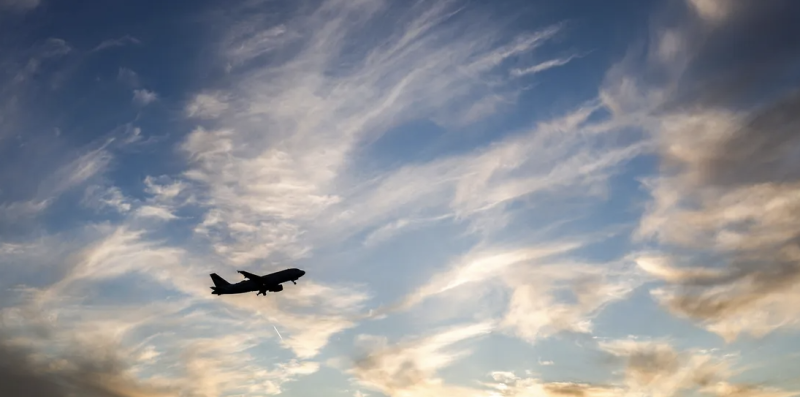 فرنسا.. طائرة تعلق في الجو لسبب غير متوقع