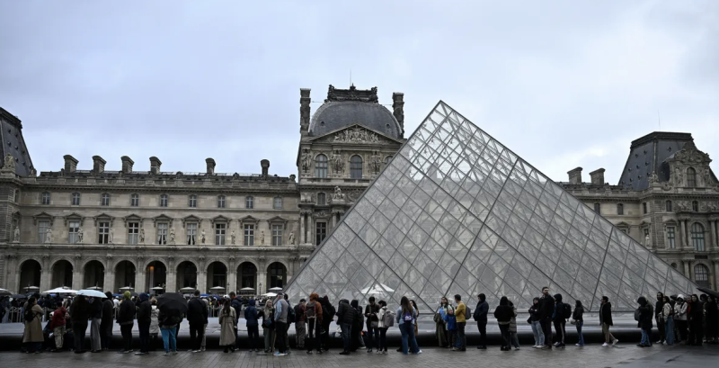 Louvre Museum Closes Greek Ceramics Gallery Weeks After Major Jewel Heist