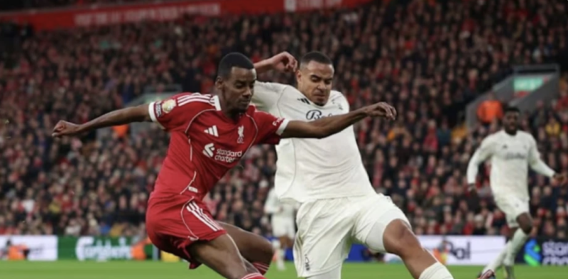 Liverpool slump continues, Man City lose, Chelsea move second