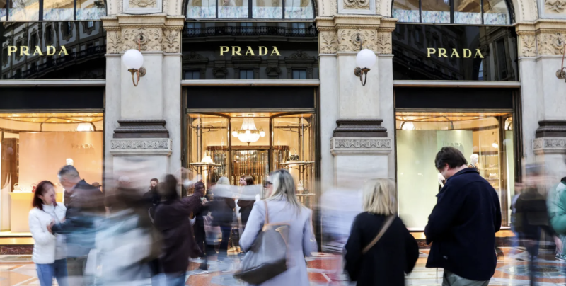 After long courtship, Versace becomes part of Prada