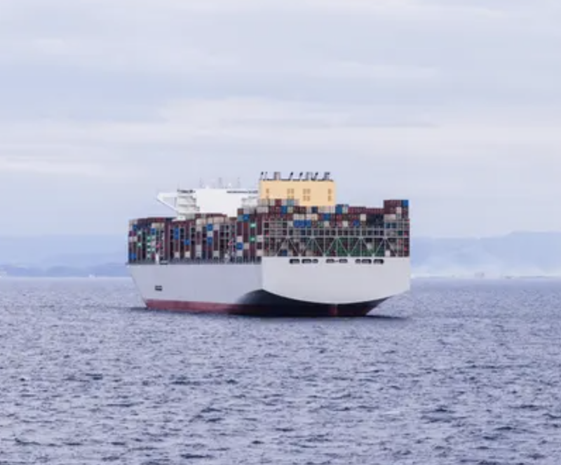 هيئة بحرية بريطانية: سفينة تستأنف رحلتها بعد تعرضها لإطلاق نار غرب اليمن