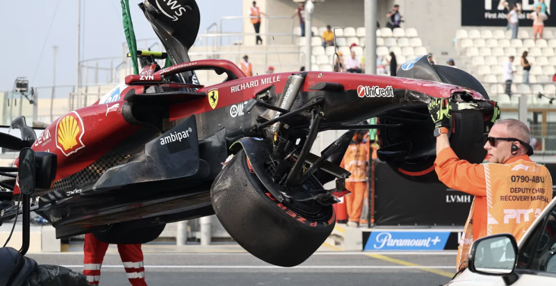 كابوس فيراري يتكرر.. هاميلتون يودع سباق أبوظبي بحادث