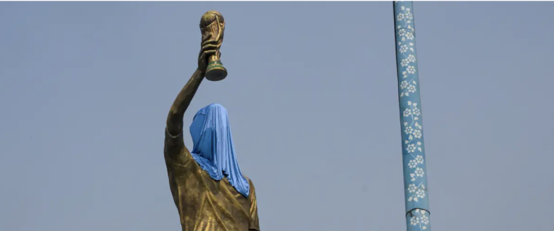 Fans storm pitch after Messi leaves India event early