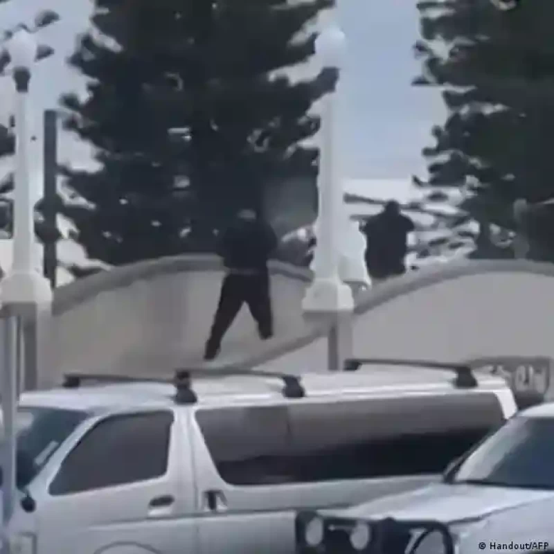 Australia: 11 killed in shooting at Sydney's Bondi Beach