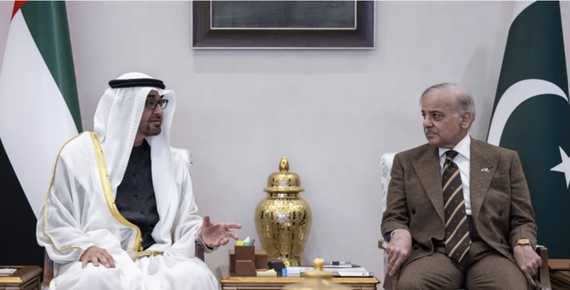 رئيس الإمارات ورئيس وزراء باكستان يبحثان علاقات التعاون