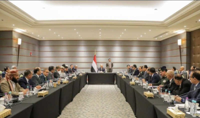 أزمة الشرعية اليمنية : انقسام داخل مجلس القيادة الرئاسي بشأن قرارات رئيس المجلس!