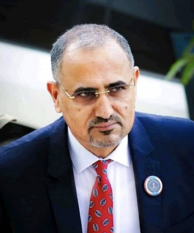 اليمن على صفيح ساخن: تراجع الزبيدي عن السفر إلى الرياض وغموض مصير وفد الانتقالي ومغادرته البلاد