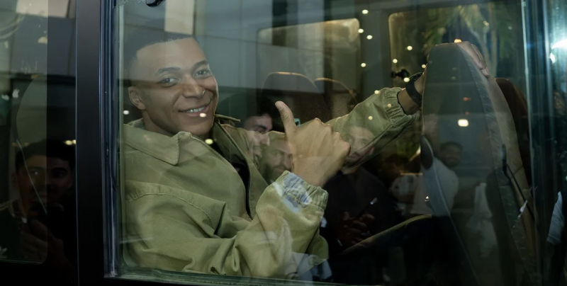 مبابي يصل جدة للمشاركة في "الكلاسيكو"