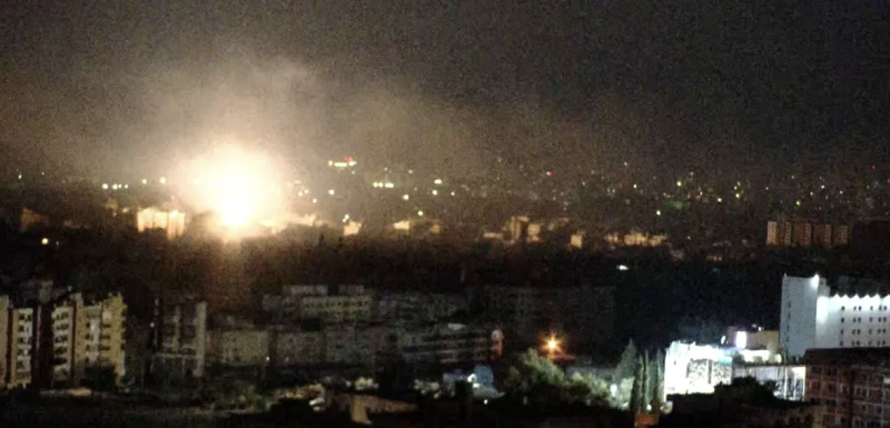 إسرائيل تهاجم مبنى لحزب الله في قرية لبنانية