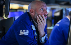 US stocks and dollar plunge as Trump attacks Fed chair Powell