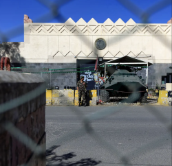 السفارة الأمريكية لدى اليمن توضح حقيقة مصادرة جوازات سفر مواطنين من أصول يمنية