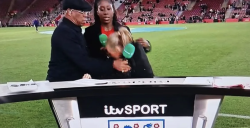 سقوط مفاجئ على الهواء.. إغماء مذيعة خلال بث مباشر