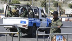 برنامج الغذاء العالمي: الحوثيون ما زالوا يحتجزون نحو 40 من موظفيه شمال اليمن