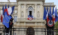 الخارجية الفرنسية: نتابع بقلق الوضع في اليمن وندعم الجهود الدبلوماسية للتوصل لحل سياسي