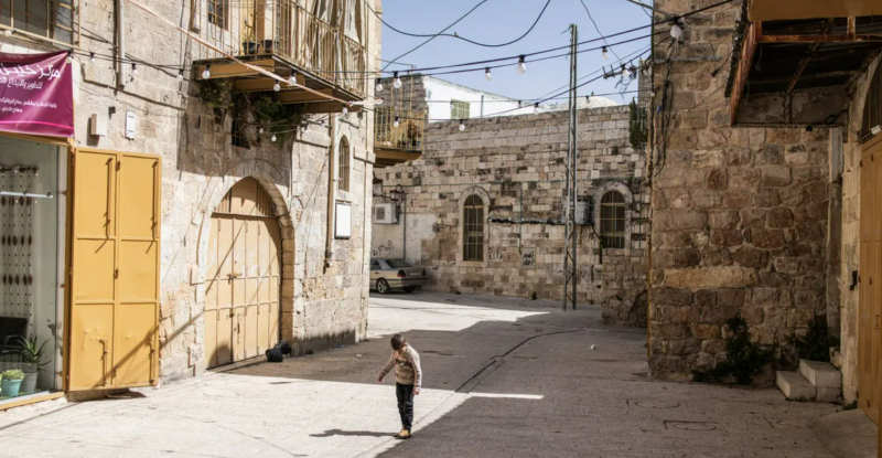 إضراب شامل يعم المحافظات الفلسطينية تنديدا بالحرب على غزة