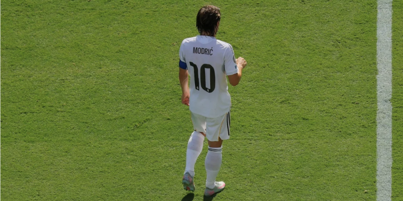 ميلان الإيطالي يعلن ضم لوكا مودريتش رسميا