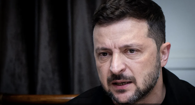 زيلينسكي: ندعم عقد قمة ثلاثية وٍسألتقي ترامب الإثنين