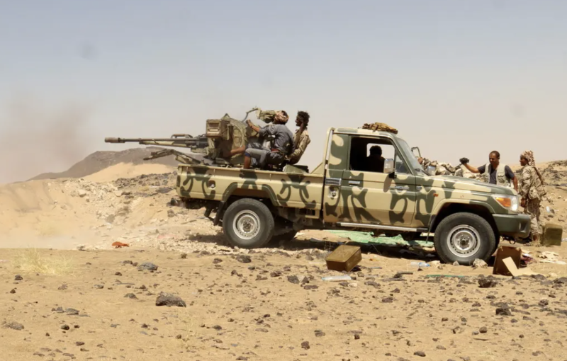 Yemeni Gov't forces Officer and Aide Killed in Clashes with Houthis South of Marib