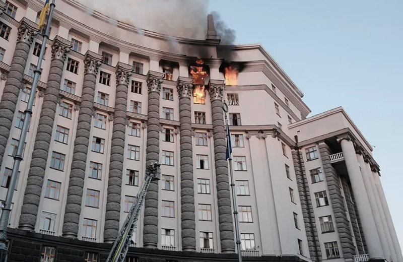 بأكبر قصف جوي روسي.. استهداف مقر الحكومة الأوكرانية