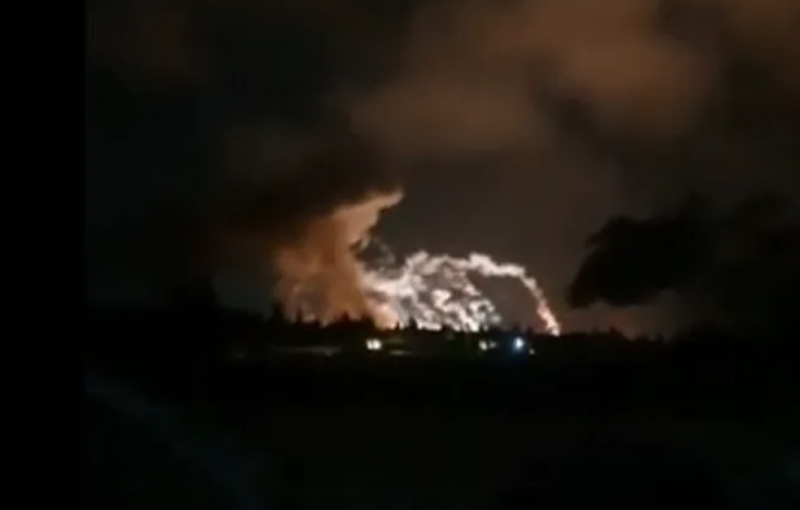 غارات إسرائيلية "عنيفة" على حمص واللاذقية في سوريا