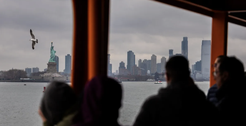 ترامب ينهي "الحماية المؤقتة" لآلاف السوريين.. ماذا يعني ذلك؟