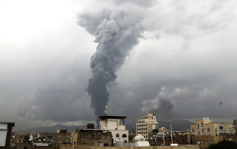 Yemen : 13 Israeli Airstrikes Hit Houthi Targets in Sana’a’s Al-Sabeen Square and Bab al-Yemen