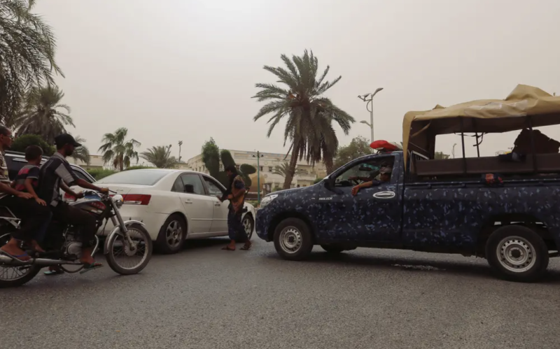 اليمن : تفتيش هواتف النساء في صنعاء يثير موجة غضب واستياء واسع