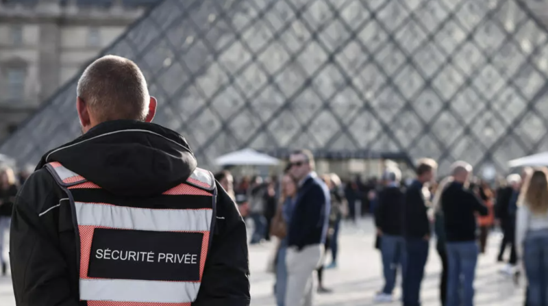 Louvre reopens as senators prepare to grill museum chief over jewel heist