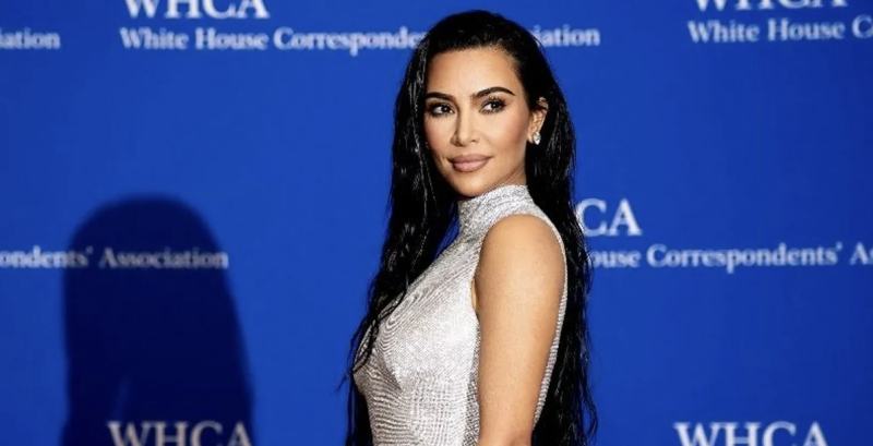 كيم كارداشيان تعلن إصابتها بمرض دماغي "خطير"