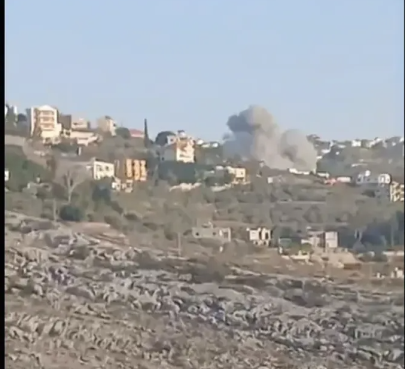 بعد إنذار الإخلاء.. إسرائيل تقصف "مبنى شحور" جنوبي لبنان