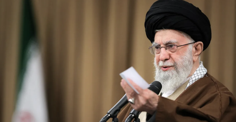 الاستخبارات الإيرانية تحذر من محاولات لاستهداف خامنئي