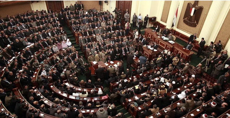 مصريون يدلون بأصواتهم لليوم الثاني في انتخابات مجلس النواب