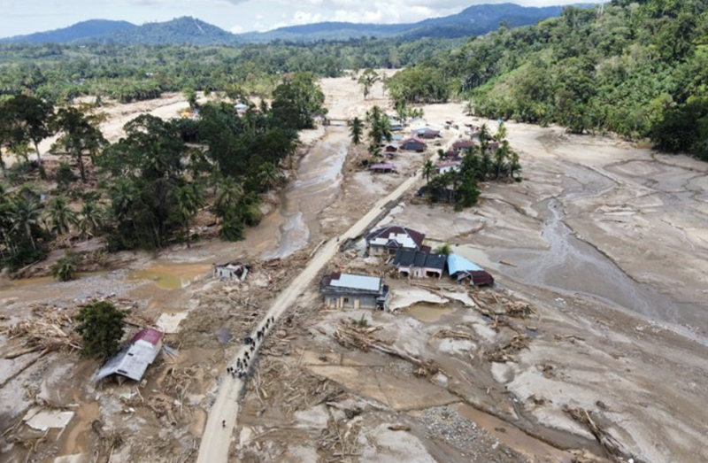 Over 800 people are still missing after flooding in Indonesia, Sri Lanka and Thailand