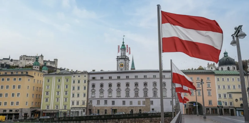 مرشد سياحي يواجه تهما بالقتل.. ترك صديقته تتجمد بالنمسا