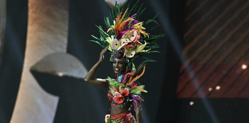 "سقوط مروع" لملكة جمال جامايكا.. إصابات خطيرة