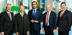 سلطان الجابر يبحث سبل تعزيز الشراكة بين "أدنوك" و"OMV"