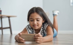 Cell phone use affects parent-child interactions, even when adults aren’t online
