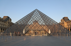 Two detained for questioning over Louvre theft