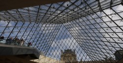 فرنسا.. كشف تفاصيل جديدة بشأن منفذي سرقة اللوفر