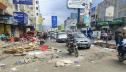 اليمن : مقتل وإصابة 11 شخصًا بينهم طفل وفتاة بانفجار عبوة ناسفة أمام مقر حزب الإصلاح في تعز