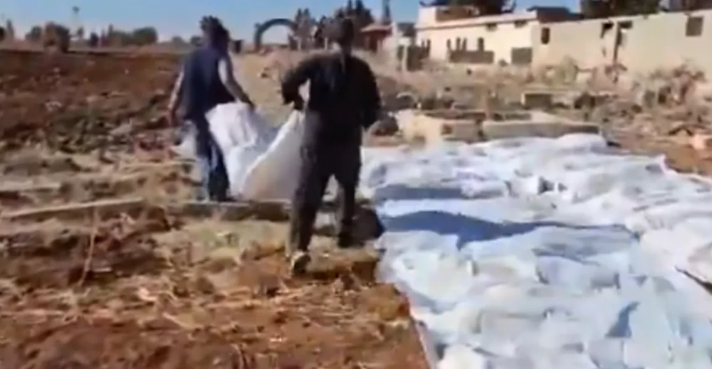 انتشال 34 جثة من مقبرة جماعية بريف درعا