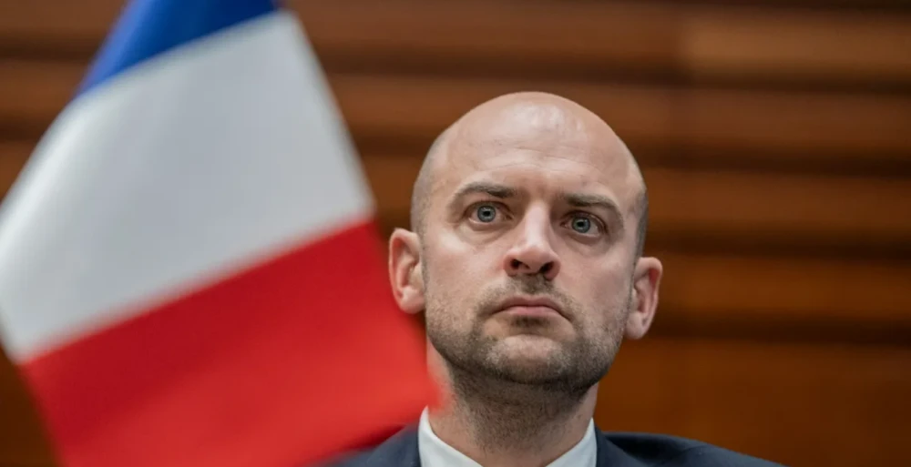 فرنسا: رفع العقوبات عن سوريا سيكون مشروطا