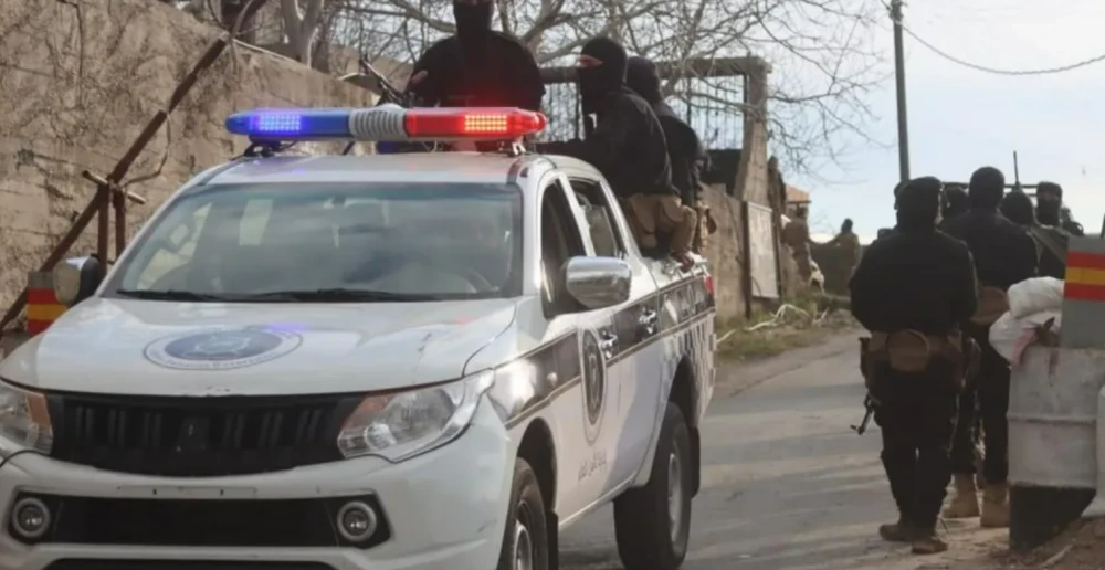 "أدوات تعذيب وآثار دماء".. مداهمة مخبأ لعصابة خطف في سوريا