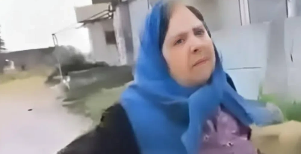 تفاصيل صادمة.. ابنة الأم السورية "المكلومة" تروي ما حدث