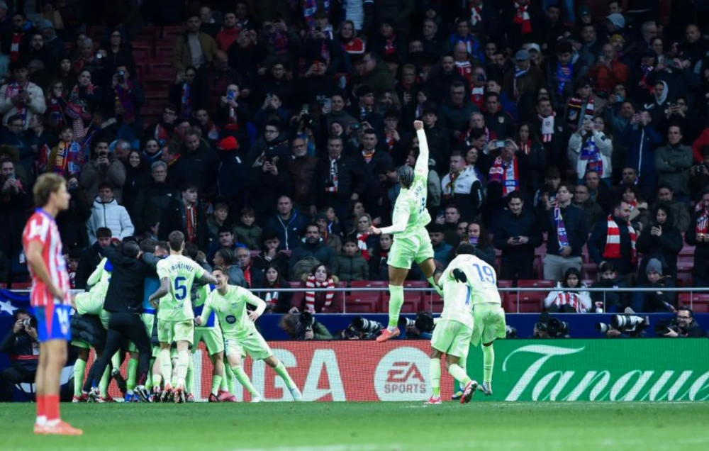 Barca fights back against Atletico to stay top in La Liga