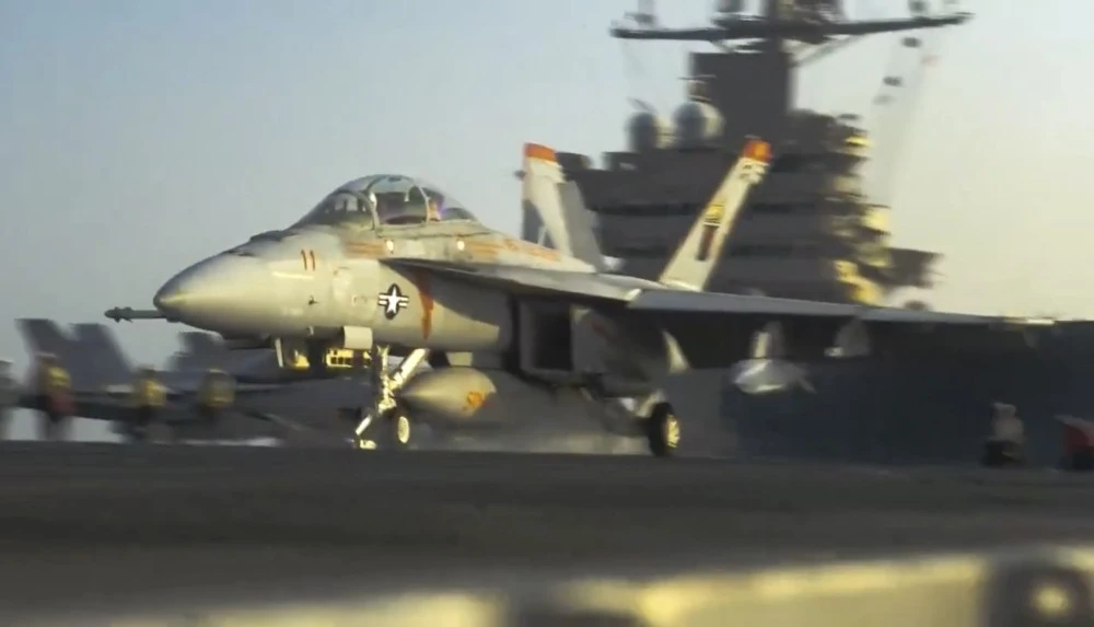 الضربات الأمريكية غير كافية.. نشطاء وإعلاميون يمنيون يدعون لتدخل بري ويدعمون تحرير الحديدة كأولوية استراتيجية