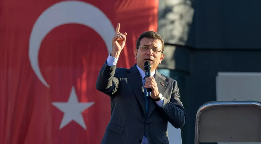 وزارة الداخلية التركية تعلّق عمل إمام أوغلو