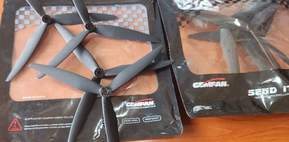 ضبط 800 مروحة طائرات مسيّرة بين الحدود اليمنية العمانية كانت موجهة للحوثيين